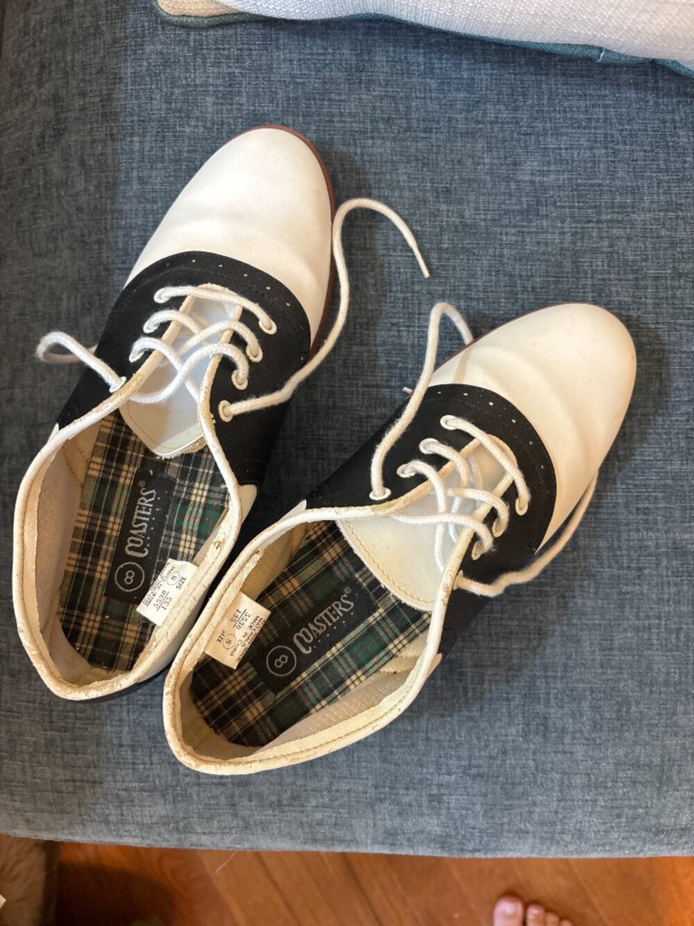 Classic black and white saddle shoes by Coasters in women's size 8. - Picture 4 of 5